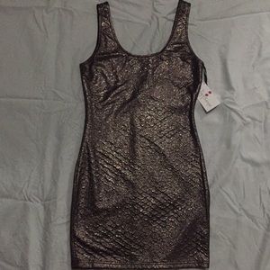 🔥FINAL PRICE🔥 Shimmery dress with low back NWT